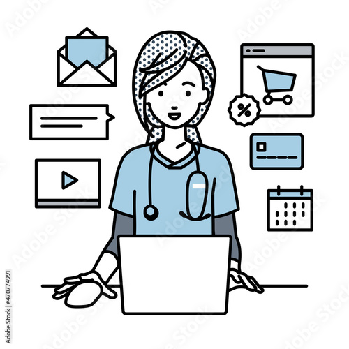 デスクで座ってPCでネットショップやマーケティングの仕事をしている看護師の女性