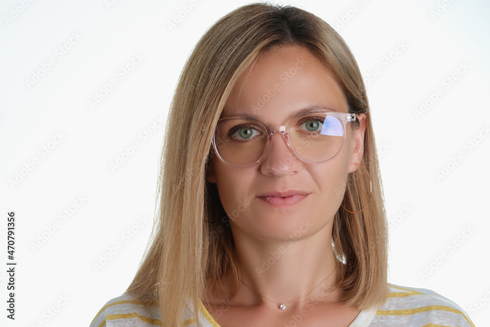 Obraz premium Beautiful blonde middle aged woman wearing glasses for better vision