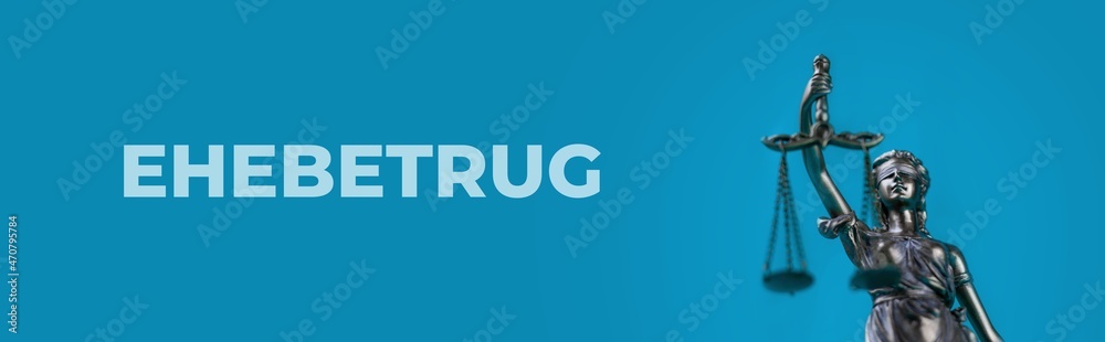 Ehebetrug. Nahaufnahme einer Justitia Statue. Wort auf blauem Untergrund. Thema Recht und Gesetz Ehebetrug. Nahaufnahme einer Justitia Statue. Wort auf blauem Untergrund. Thema Recht und Gesetz