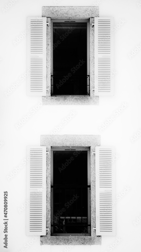 Fototapeta premium Old-fashioned white window design mobile phone wallpaper