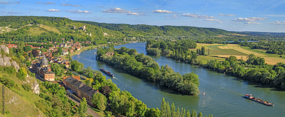 Péniches sur la Seine, Les Andelys, Eure, Normandie, France