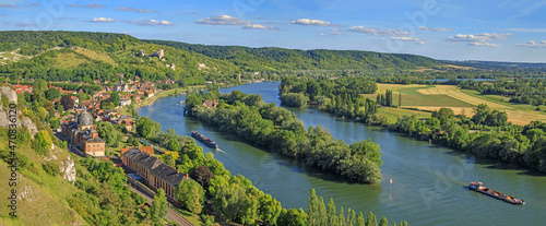 Obraz na płótnie Péniches sur la Seine, Les Andelys, Eure, Normandie, France w salonie