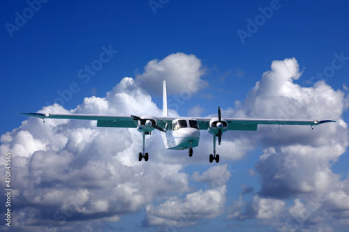 Motorsport-Flugzeug am Himmel