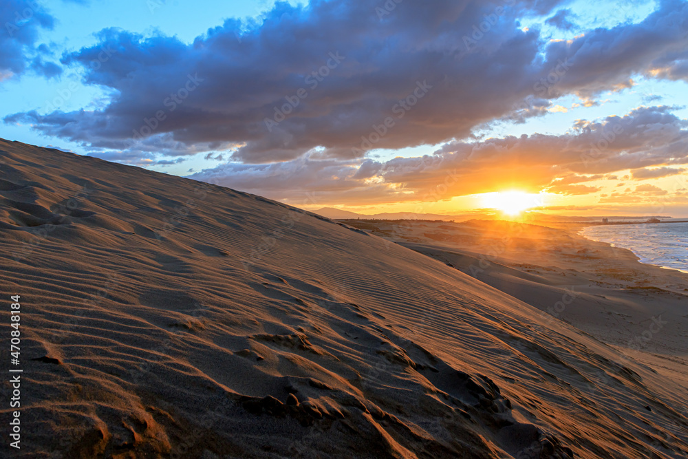 鳥取砂丘と夕日 鳥取県鳥取市 Tottori Sand Dunes And Sunset Tottori Ken Tottori City Stock Photo Adobe Stock