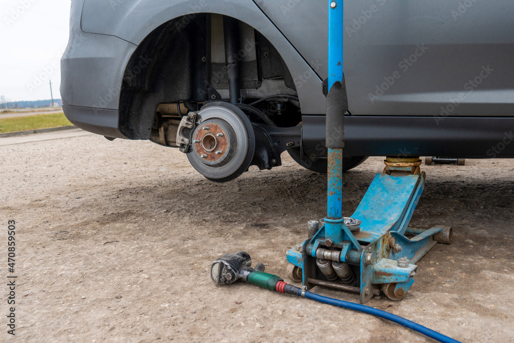Wheel tire service, restoration, repair and replacement of winter tires. Wheel tire service, restoration, repair and replacement of winter tires.