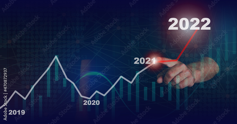 Obraz premium Businessman draws increase graph corporate future growth year from the past year until 2021 to 2022. Development to success and motivation Finacial data organization . Investment and growth concept.