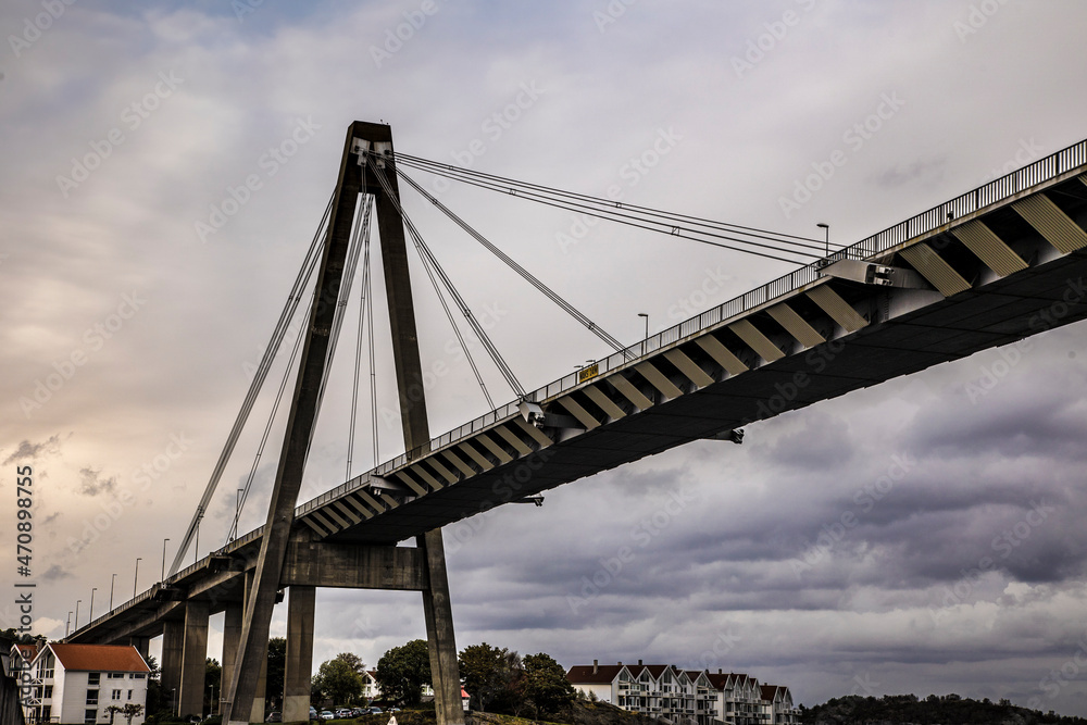 Obraz premium suspension bridge from stavanger to hundvaag