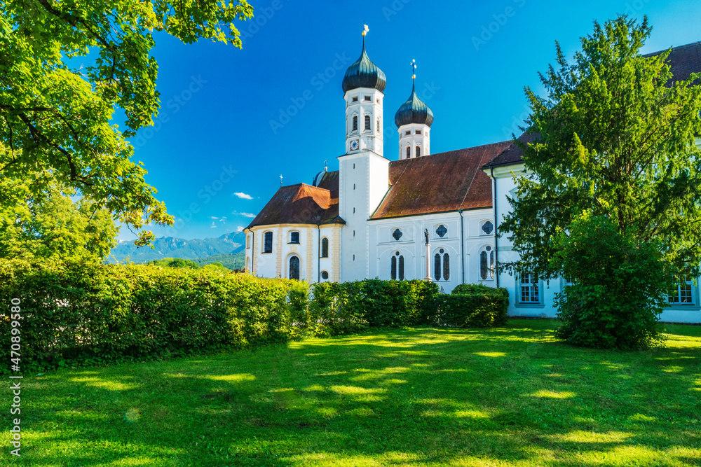 Kirche des Klosters Benediktbeuern in Oberbayern