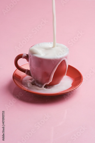 Obraz na plátně red mug on a pink background with reflection