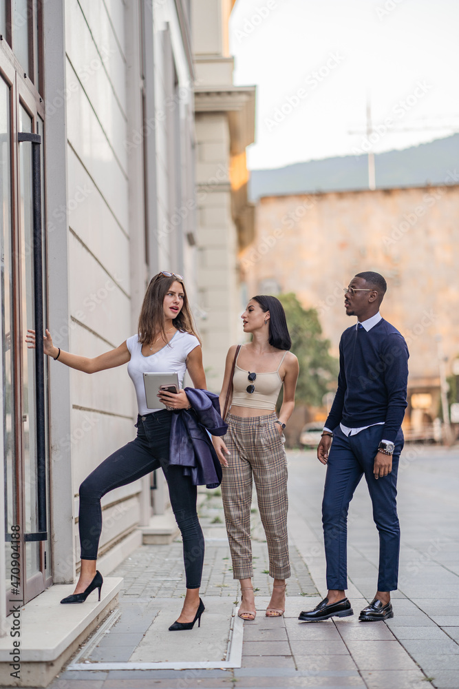 Obraz premium Standing in front of the company door