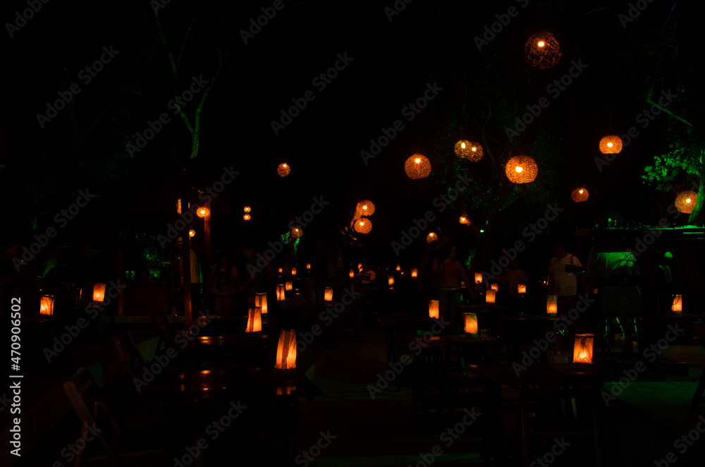 Pontos de luzes no ambiente Pontos de luzes no ambiente