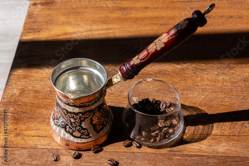 un modo de preparar y servir el café propio de los turcos