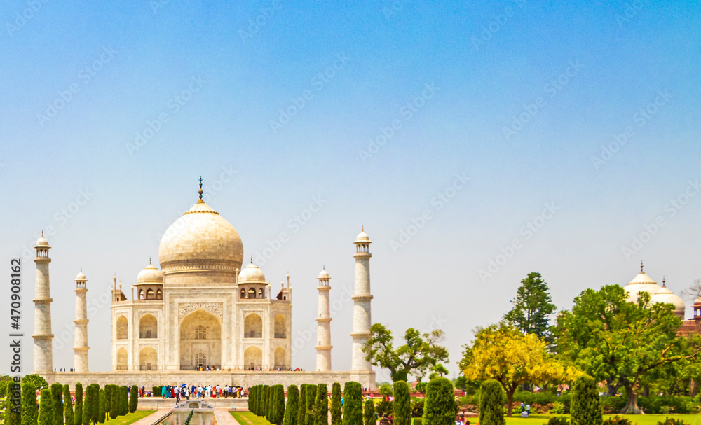 Fototapeta premium Taj Mahal panorama in Agra India with amazing symmetrical gardens.