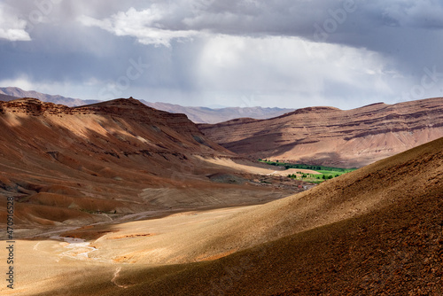 Images of Morocco. A view of the upper Todra valley and its arid mountains © Louis-Michel DESERT