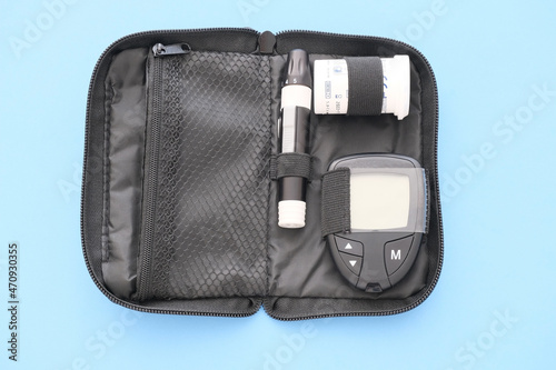 A device for measuring blood sugar and insulin levels