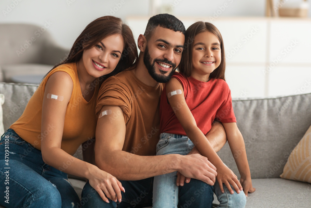 Happy Vaccinated Arab Family Showing Adhesive Bandage After Receiving Injection - obrazy, fototapety, plakaty 