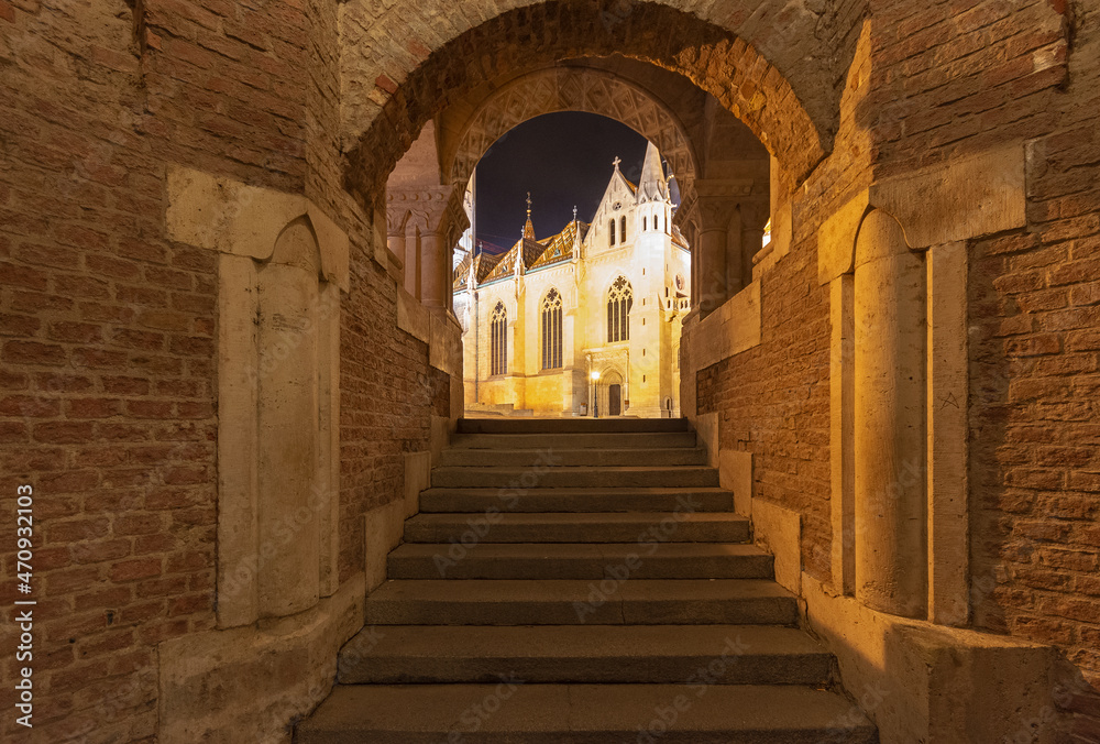 Obraz premium Open Jesuit staircase passage at Fisherman's Bastion by night