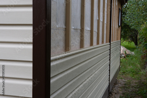 finishing a country house with siding