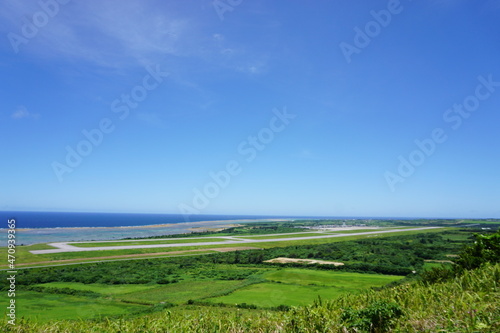 山頂からの沖縄風景、海と空