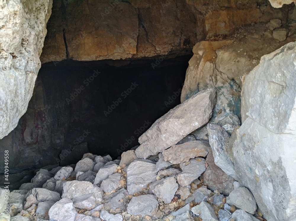 Naklejka premium inside the cave