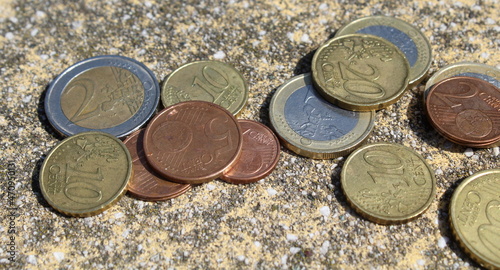 Monete da 2 euro , 1 euro, 50 centesimi, 20 centesimi, 10 centesimi photo