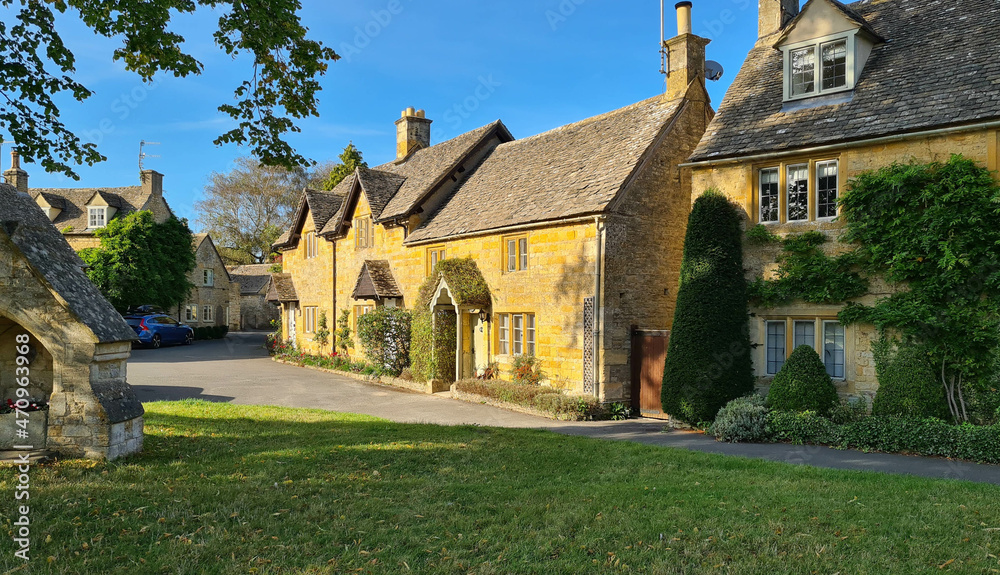 Cotswold cottage in late afternoon sinlight