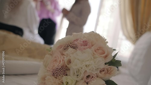 wedding bouquet close-up camera moves forward
