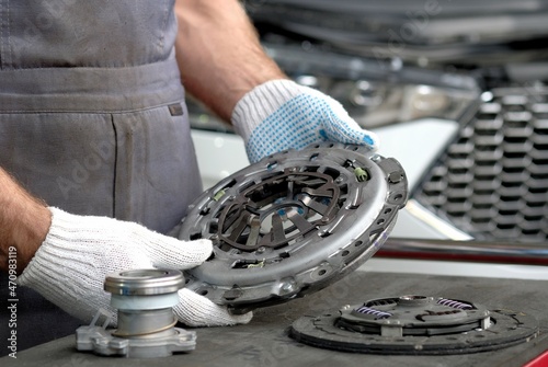 Spare parts for cars. Car clutch kit: drive disc, driven disc and exhaust bearing. Checking the technical condition of the parts before installation.