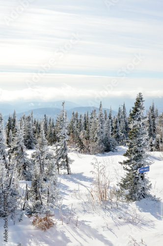 Winter resort Sheregesh, Mount Zelenaya or Mustag. Switzerland in siberia, beauty of nature, ski resort before the start of the season © Сергей Захаров