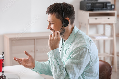 Consultant of call center w...