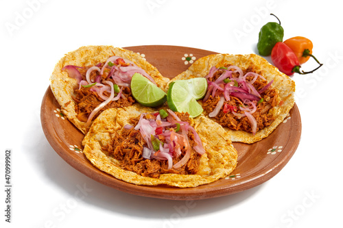 Tacos de Cochinita Pibil, tradicional comida mexicana. Cocina típica de la región de Yucatán al sur México.
