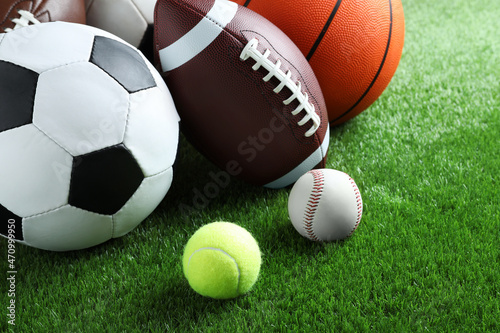Valokuvatapetti Set of different sport balls on green grass