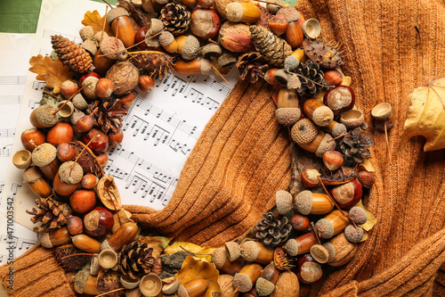 Beautiful acorn wreath, swe...