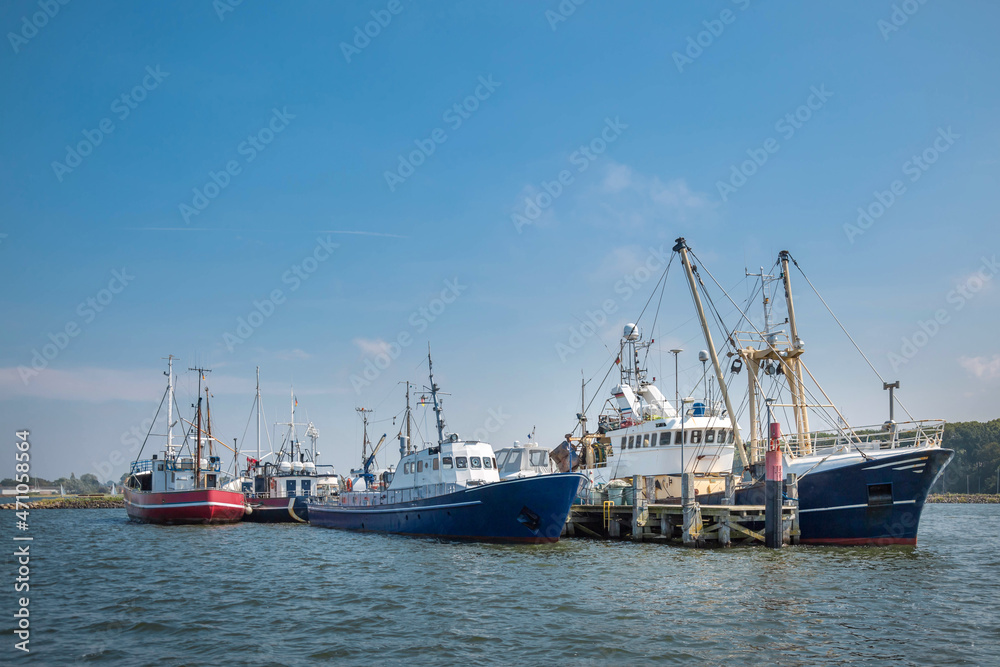 Schiffe im Fischereihafen Büsum an der Nordsee