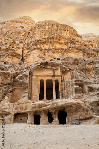 Obraz na płótnie Stunning view of the little Petra site. Petra is a Unesco World heritage site, historical and archaeological city in southern Jordan. w salonie