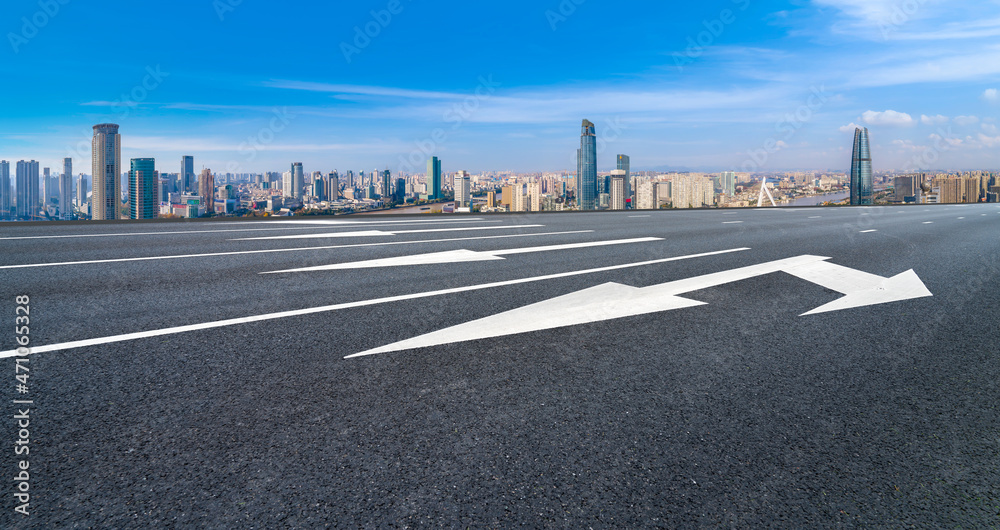 Naklejka premium Empty asphalt road and city skyline and building landscape, China.