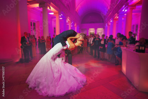 Fototapeta first dance - Elegant wedding by night