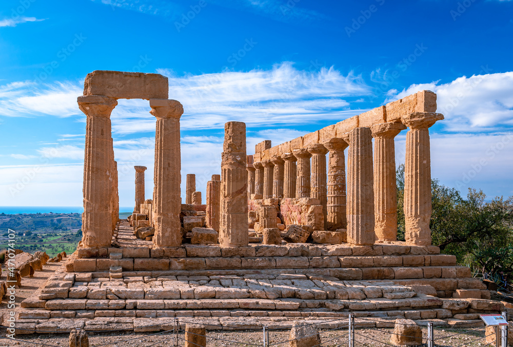 The ruins of the temple of Juno, in the Valley of the Temples, in Acragas, an ancient Greek city on the site of modern Agrigento, Sicily, Italy.
