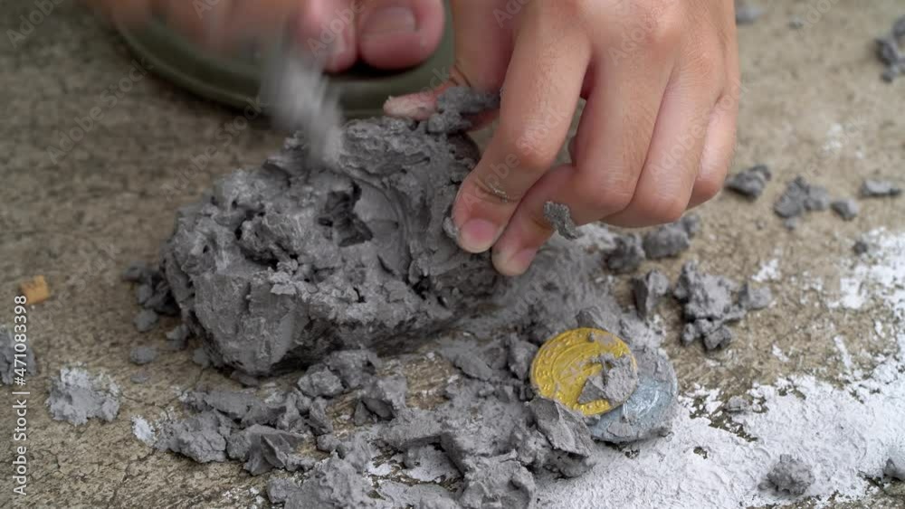 kids enjoyed the archaeological dig at home during the early childhood holidays,oy plays an archaeologist excavated, training for dig fossil