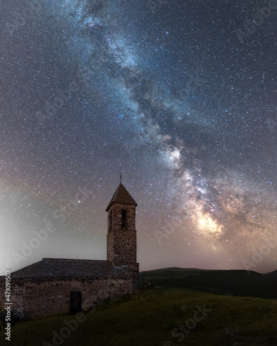 Chapelle du Brionnet et voie lactée