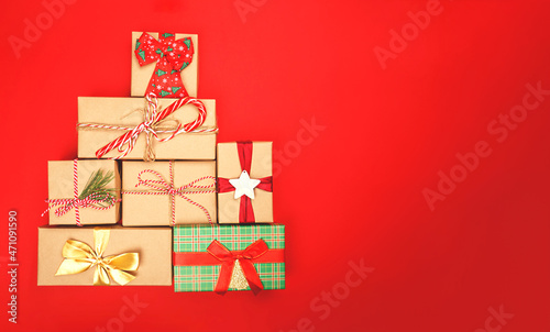 Gifts in the shape of a Christmas tree. Banner