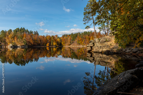 Fototapeta Naklejka Na Ścianę i Meble -  autumn scenery in the Waldviertel, Lake Ottenstein in Lower Austria, Austria