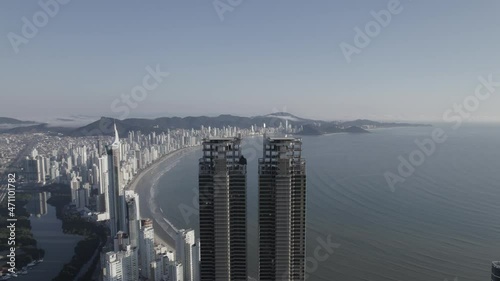 Imagem aérea Balneário Camboriú perfil de cor d-log photo