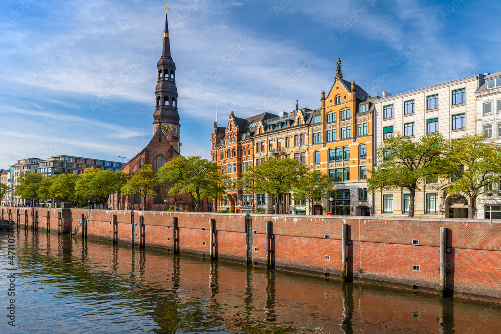 Naklejka premium Hamburg, Germany. Historic city center at the canal 