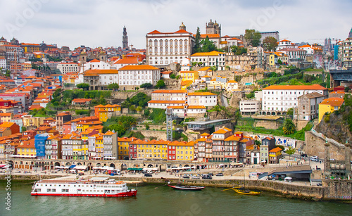 Porto am Rio Douro, Küstenstadt Portugals, Brücken, Portwein, Altstadt mittelalterlichen Viertel Ribeira, cais da ribeira porto Flussufer, Douro, Atlantik