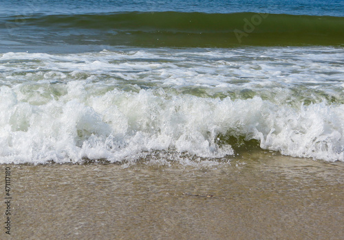Auslaufende Welle auf Strand