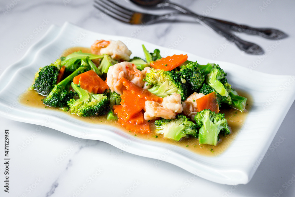 Broccoli and Carrot Sauteed Vegetables with Shrimp Broccoli and Carrot Sauteed Vegetables with Shrimp