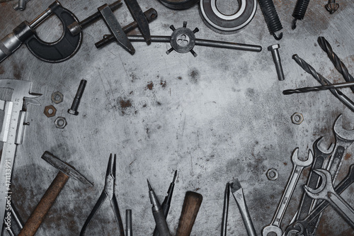 Obraz na płótnie Hand tools on metal surface w salonie