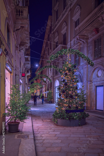 Via della Spiga  the shopping alley and the Chritmas tree