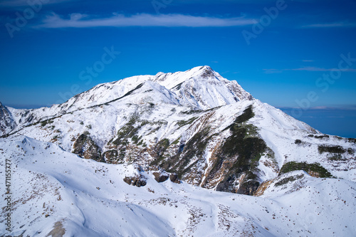 富山県立山町にある立山の冬の雪景色のある風景 Landscape with snowy winter scenery of Tateyama in Tateyama Town, Toyama Prefecture, Japan.